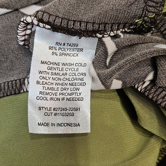 Sweet Storm Scoop Neck Tunic Brown Black Green Print 95% Poly 5% Spandex Sz S - Picture 7 of 7